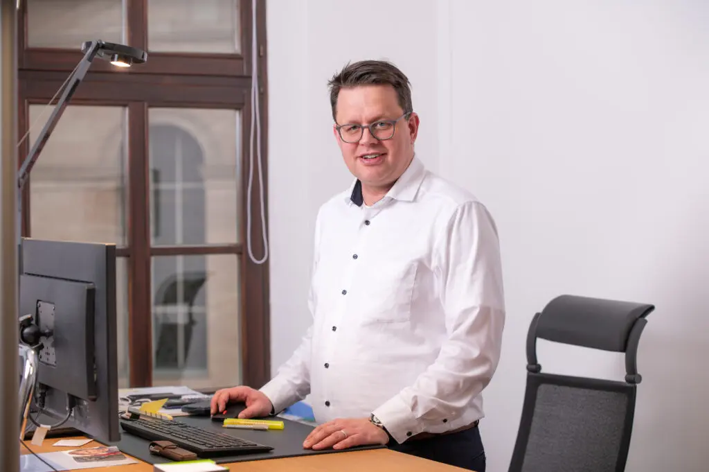 Our Services Unsere Dienstleistungen Klaus Bei Der Arbeit